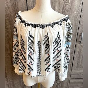 FREE PEOPLE White & Embroidered Flowy Off the Shoulder Boho Top. Size XS